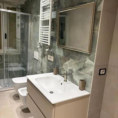 Welcome Riviera-mazzini 30- Bagno E Arredamenti Nuovi- Centralissimo A 100 M Dalle Spiaggie-parcheggio A 20 Euro Al Giorno, Da Prenotare Rapallo