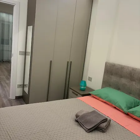 Welcome Riviera-mazzini 30- Bagno E Arredamenti Nuovi- Centralissimo A 100 M Dalle Spiaggie-parcheggio A 20 Euro Al Giorno, Da Prenotare Rapallo